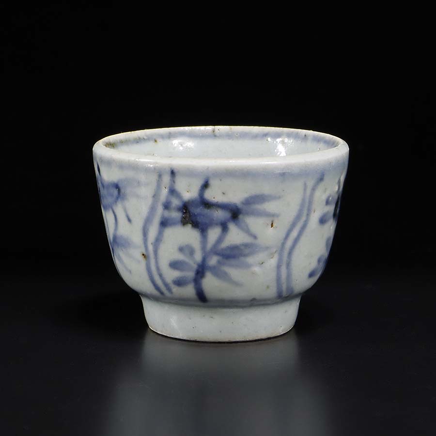 中国　染付草花文蓋付壺　明末清初期(17世紀)頃 中国 染付草花文蓋付壺 明末清初期(17世紀)頃 中国 染付草花文蓋付壺